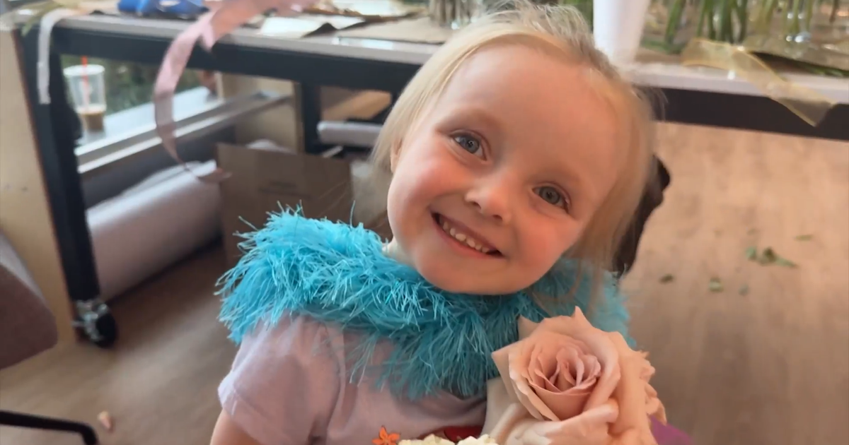 cbsnews.com - Rashad  Williams - Wedding professionals bring smiles to Children's Healthcare of Atlanta patients on Family Portrait Day