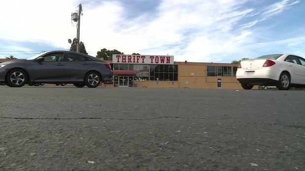 10p-vo-thrift-town-clos-kmax1bx3.jpg