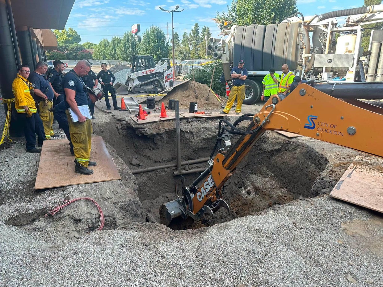 2 workers dead in Stockton construction site trench collapse - CBS ...
