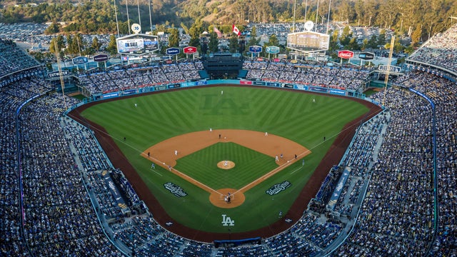World Series - Toronto Blue Jays v Los Angeles Dodgers - Game Three 