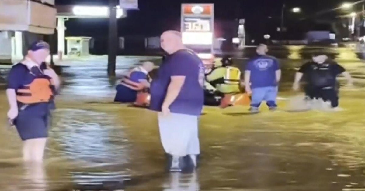 Storms hit Midwest as wildfires rage in western states