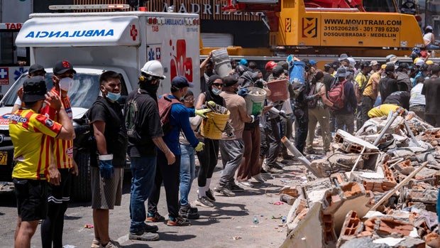 Quake Death Toll Rises As Colombian Civilians Aid In Rescue