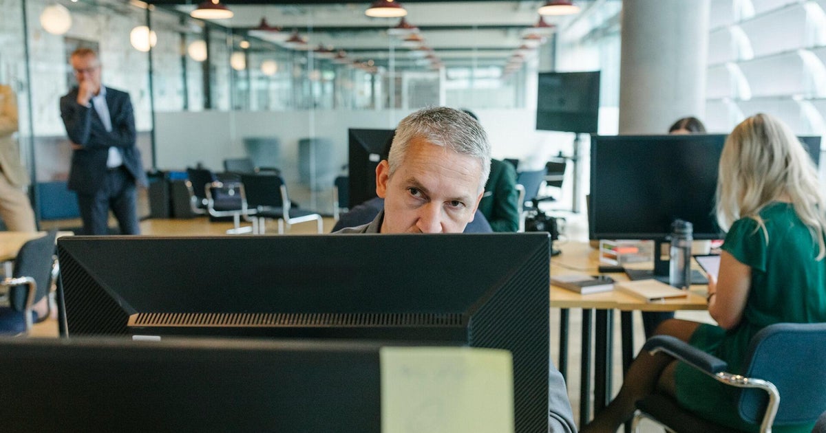 Hourly workers are "rusting out" on the job amid dissatisfaction, survey finds
