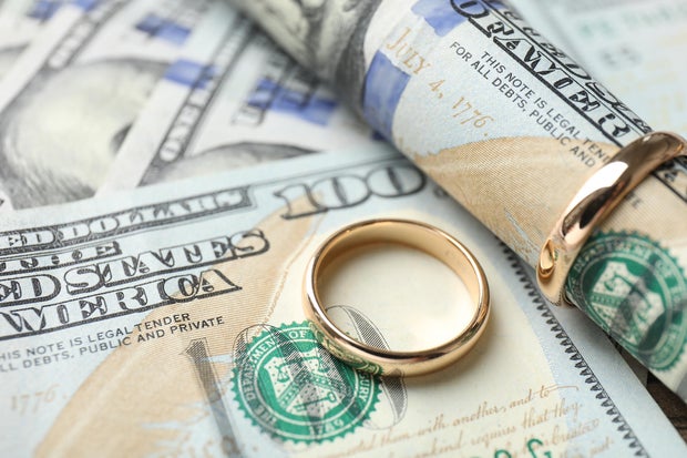 Does getting married combine your debt?