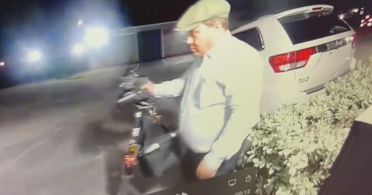 Man caught on camera stealing mail from Oakland Park business