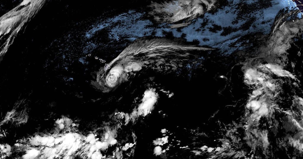 Lala becomes Cat. 1 hurricane as it bears down on Hawaii’s Big Island
