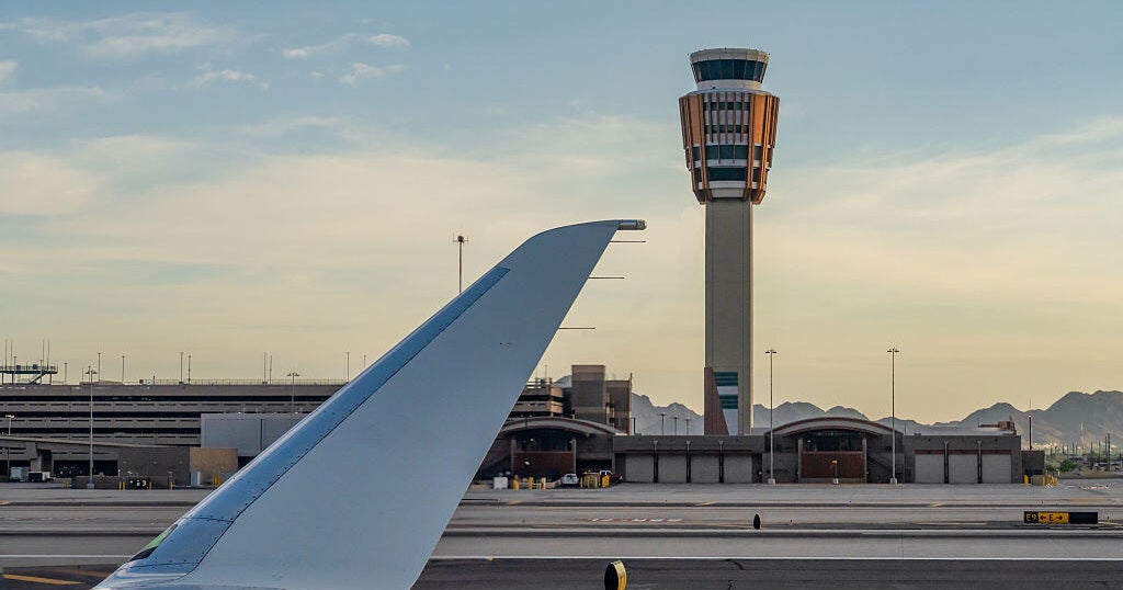 Диспечерът на полетите във Финикс спасява деня, когато 2 полета на American Airlines с един и същ номер за повикване се събират: „Доста невероятно“