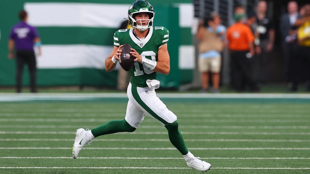 Cade Klubnik #10 of the New York Jets rolls out during the game against the Tampa Bay Buccaneers on August 14, 2026 at MetLife Stadium in East Rutherford, New Jersey. 