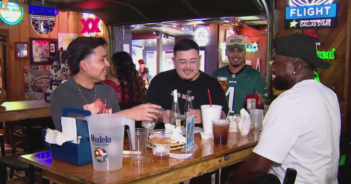cbsnews.com - Briseida  Holguin - Cowboys preseason crowds boost business at J. Gilligan's Bar & Grill