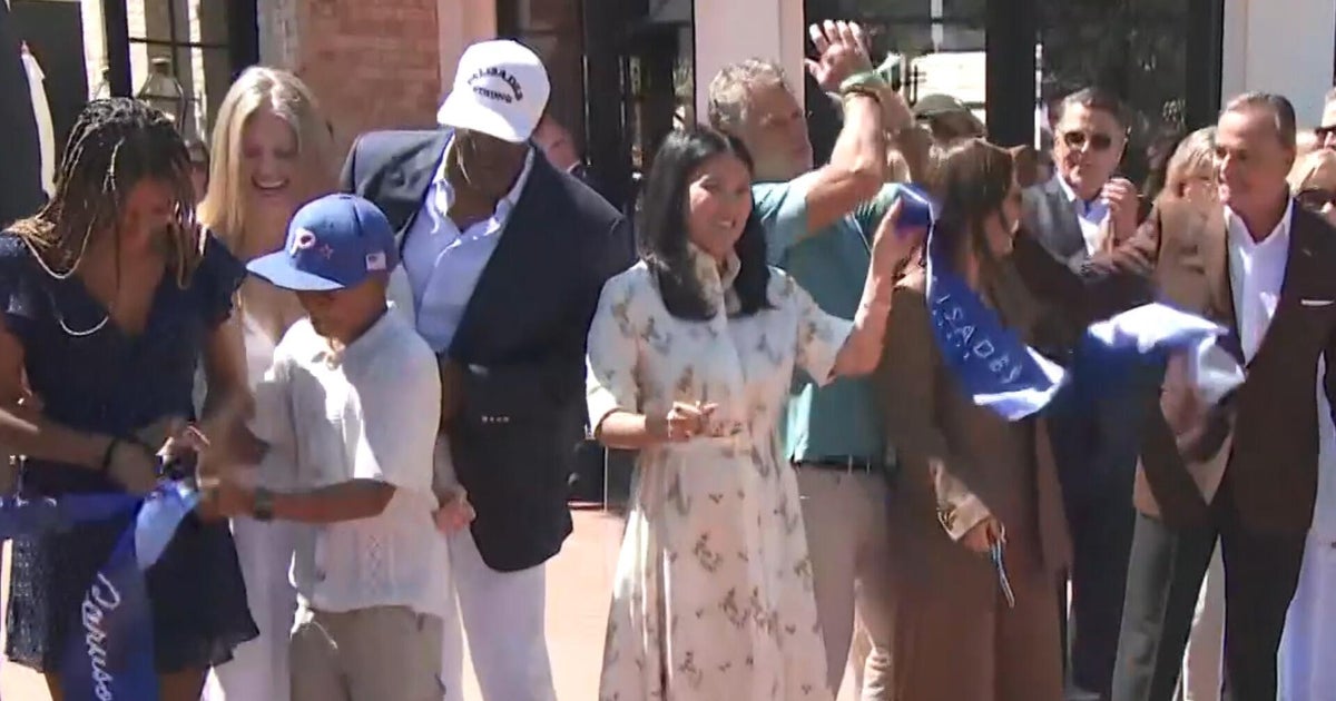 Mall reopening brings renewed hope to Palisades community after devastating wildfires