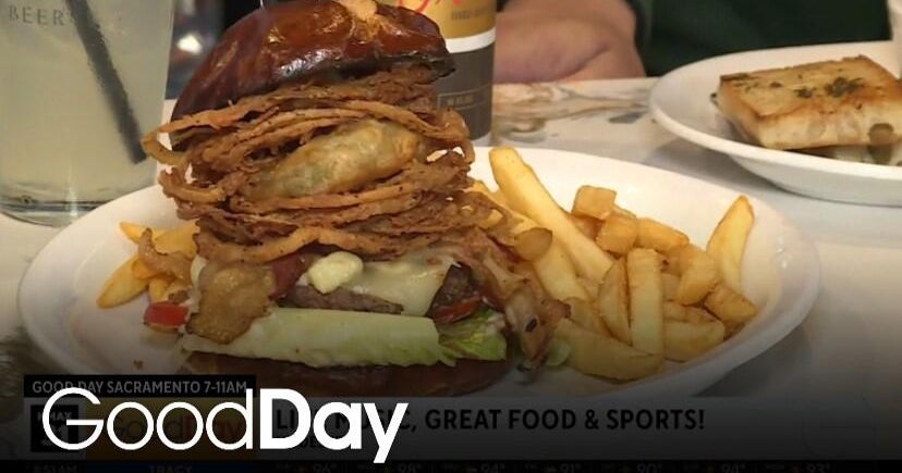 Live music, great food & sports at Sidelines Whiskey Jacks