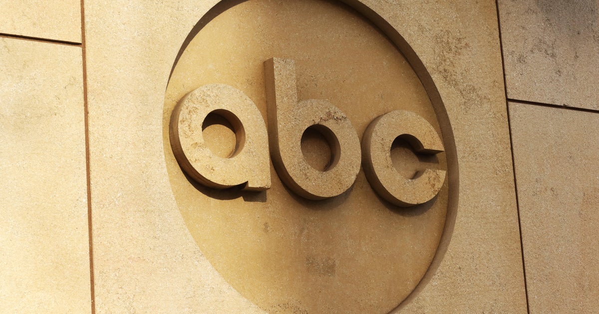 Disney и ABC съдят FCC за предсрочни подновявания на лицензи, като твърдят, че са „отмъстителна кампания“