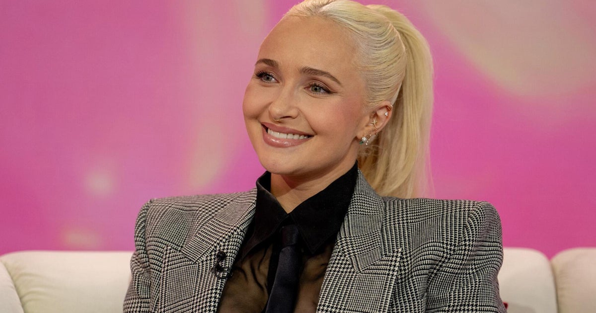 Police reveal Hayden Panettiere wasn't alone at time of death, had "bag of medication"