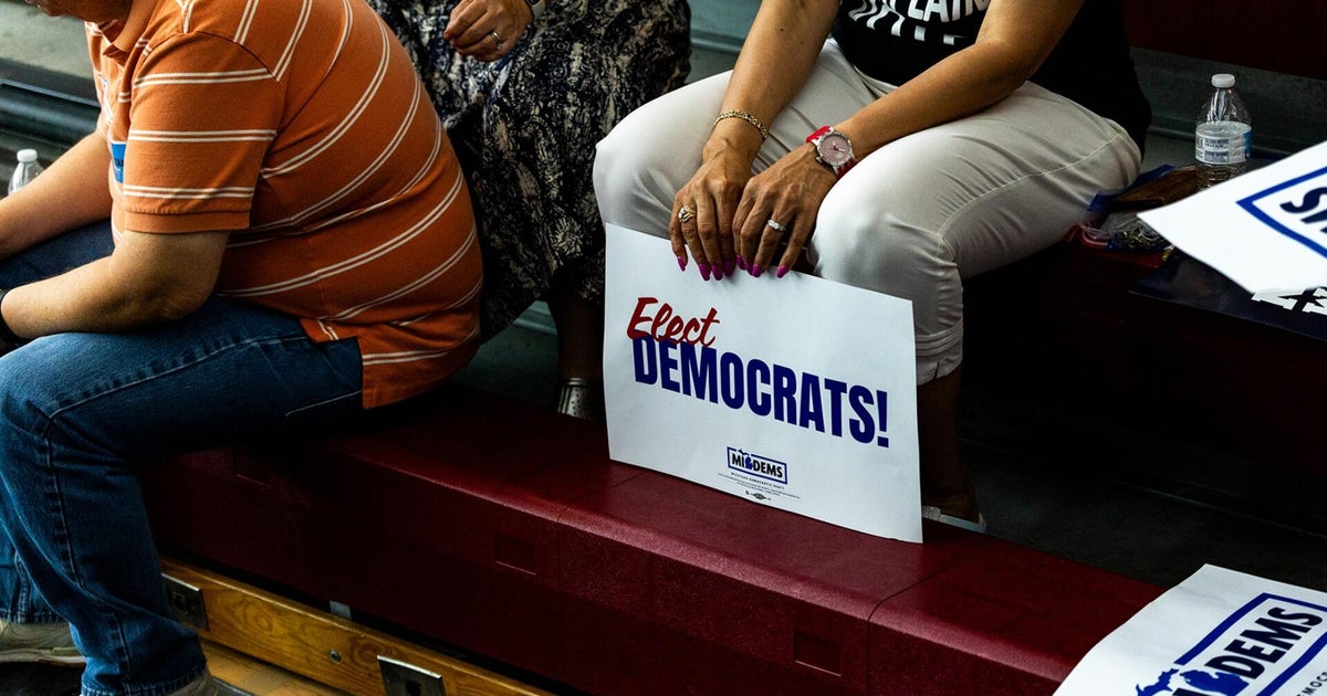 Former Obama campaign adviser on rise of democratic socialists, Democrats' midterm strategy