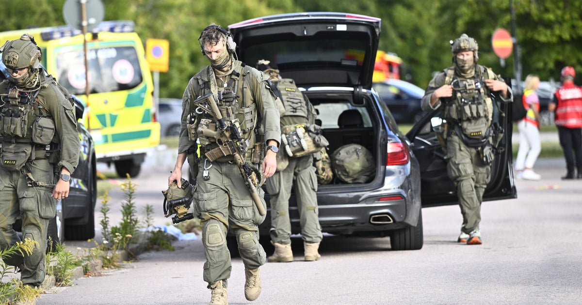Шведската полиция съобщи, че 1 мъртъв, 2 ранени след нападение с меч в училище