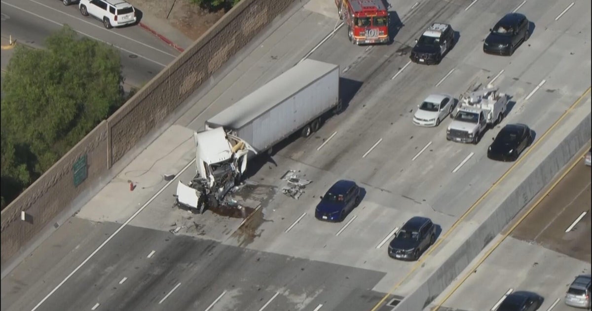 Westbound 10 Freeway lanes closed after 2 semi-trucks collide