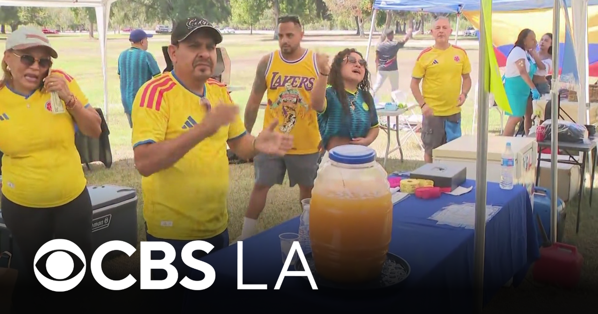 Community organizers host benefit in Van Nuys to raise money for Colombia earthquake victims