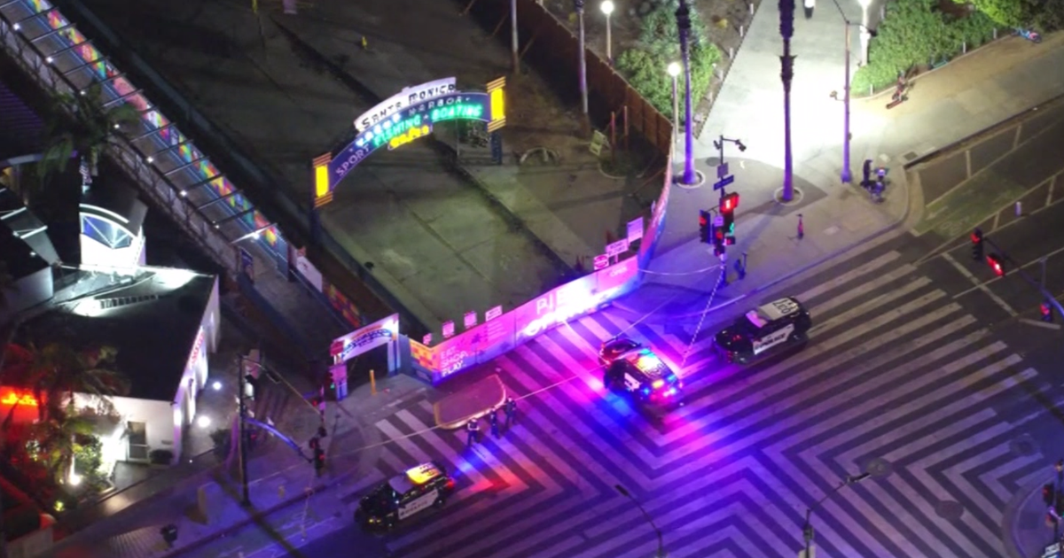 1 wounded during attempted robbery turned shooting near Santa Monica Pier