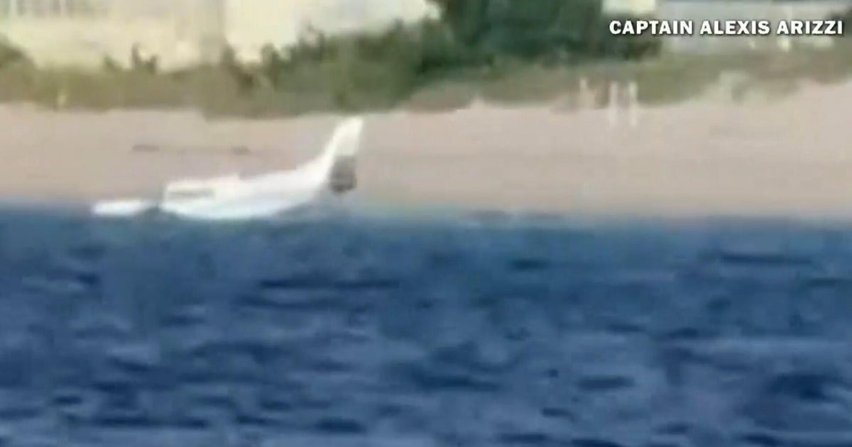23-year-old pilot pulls off crash landing near busy Florida beach