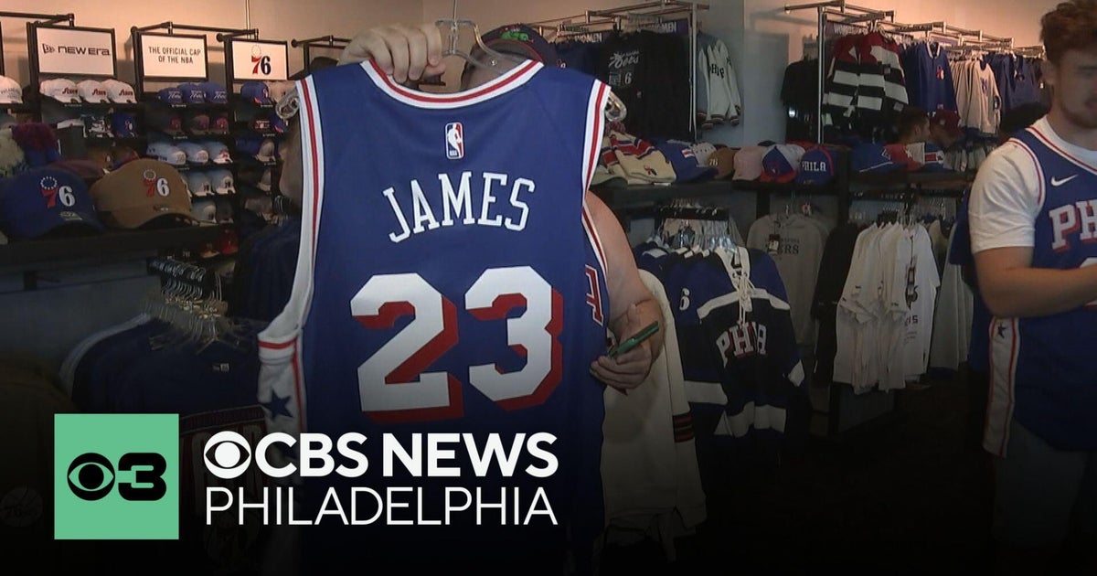 Sixers fans flock to get LeBron James jerseys at Xfinity Mobile Arena