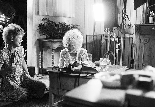 Jane Fonda and Dolly Parton on the set of 