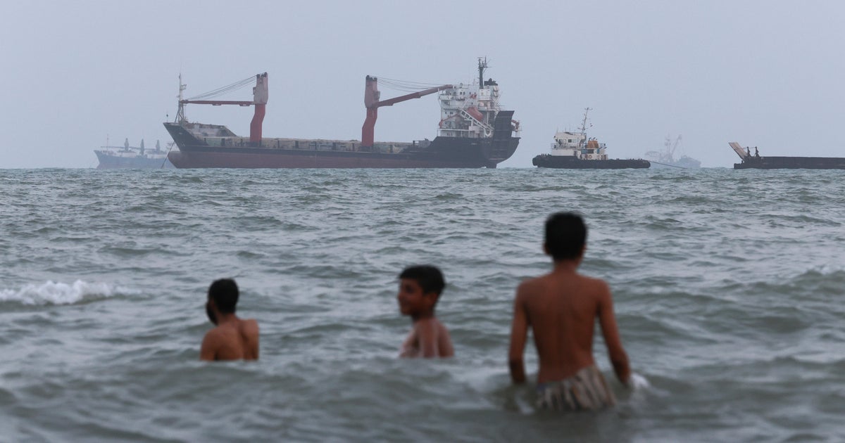 Iran, Oman edge toward Strait of Hormuz reopening plan, but Tehran demands U.S. lift blockade