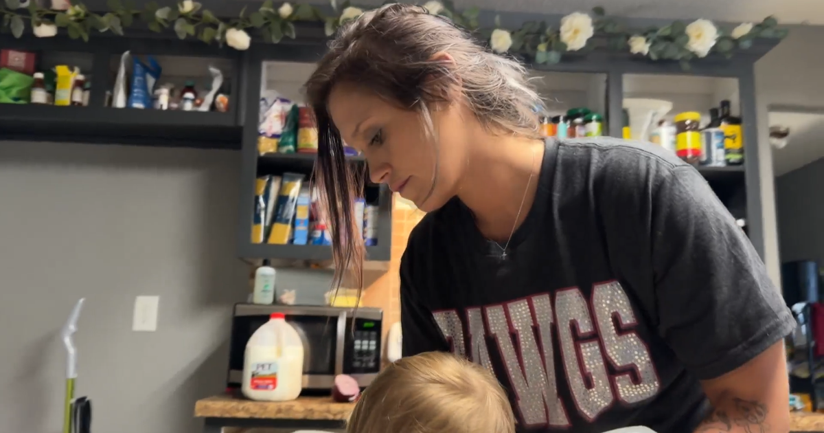 cbsnews.com - Rashad  Williams - Georgia family of 9 gets house fully furnished by nonprofit: 'God provided a way'