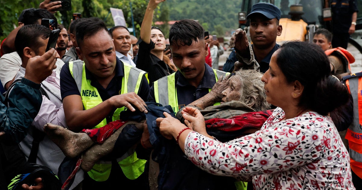 Ponad 800 zaginionych po powodziach w Nepalu, w tym 65 Amerykanów