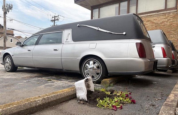 260827funeral-home-complaints-flowers-md.jpg