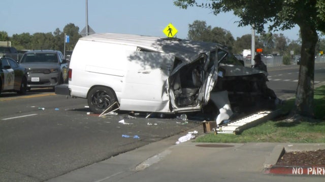 cc-auburn-blvd-crash-raw-vo.jpg 