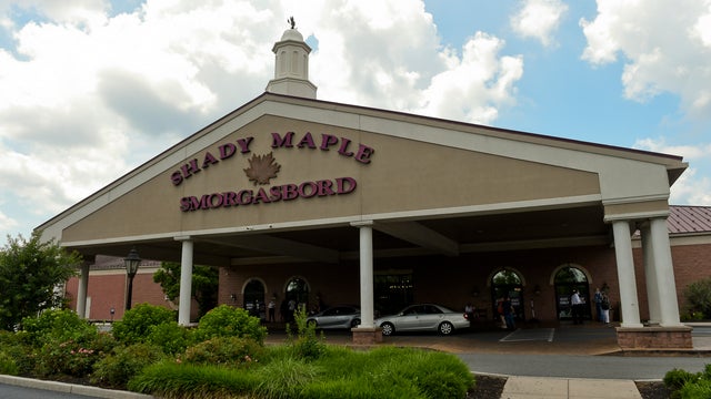 Shady Maple Smorgasbord Buffet Restaurant Reopens After Coronavirus COVID-19 Shutdown Order 