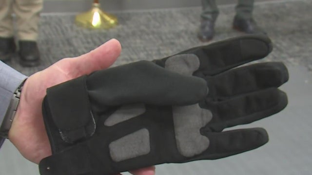 electric-shock-glove.jpg 