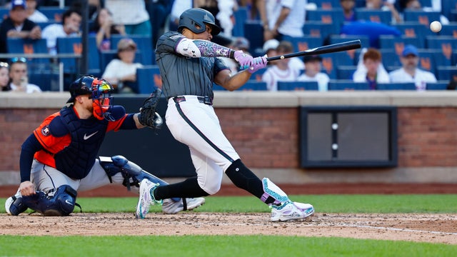 New York Mets Juan Soto hits an RBI single against the Houston Astros during the fifth inning of a baseball game, Saturday, Aug. 29, 2026, in New York. 