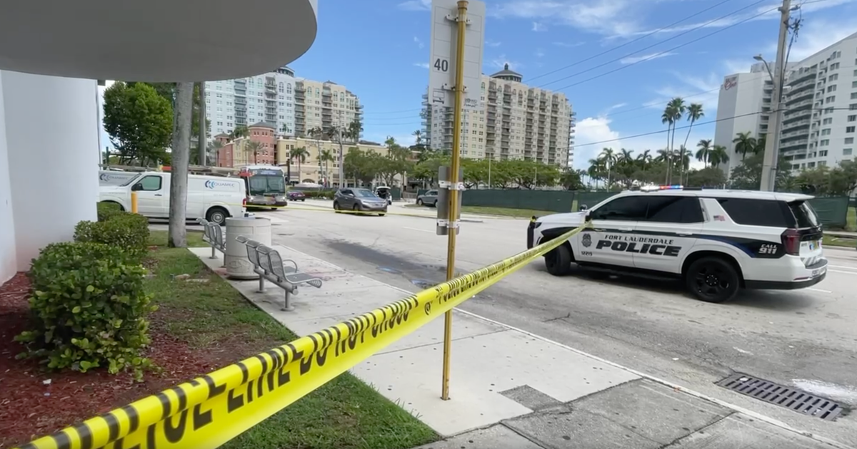Man stabbed at Fort Lauderdale bus stop near Galleria Mall; suspect fled scene, police say
