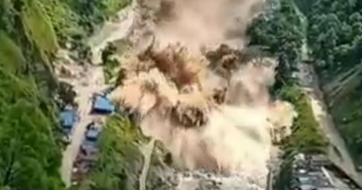 Nepal on alert for new flooding, death toll passes 800