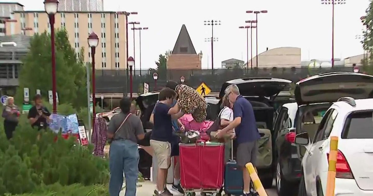 University of Denver students move onto campus