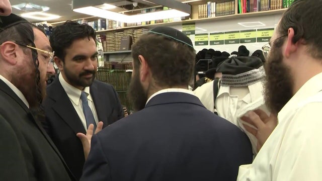 Mayor Zohran Mamdani in Eichler's Judaica store in Borough Park 