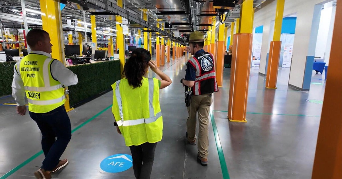 cbsnews.com - Dillon  Thomas - Amazon opens $400 million Northern Colorado fulfillment center after years of construction