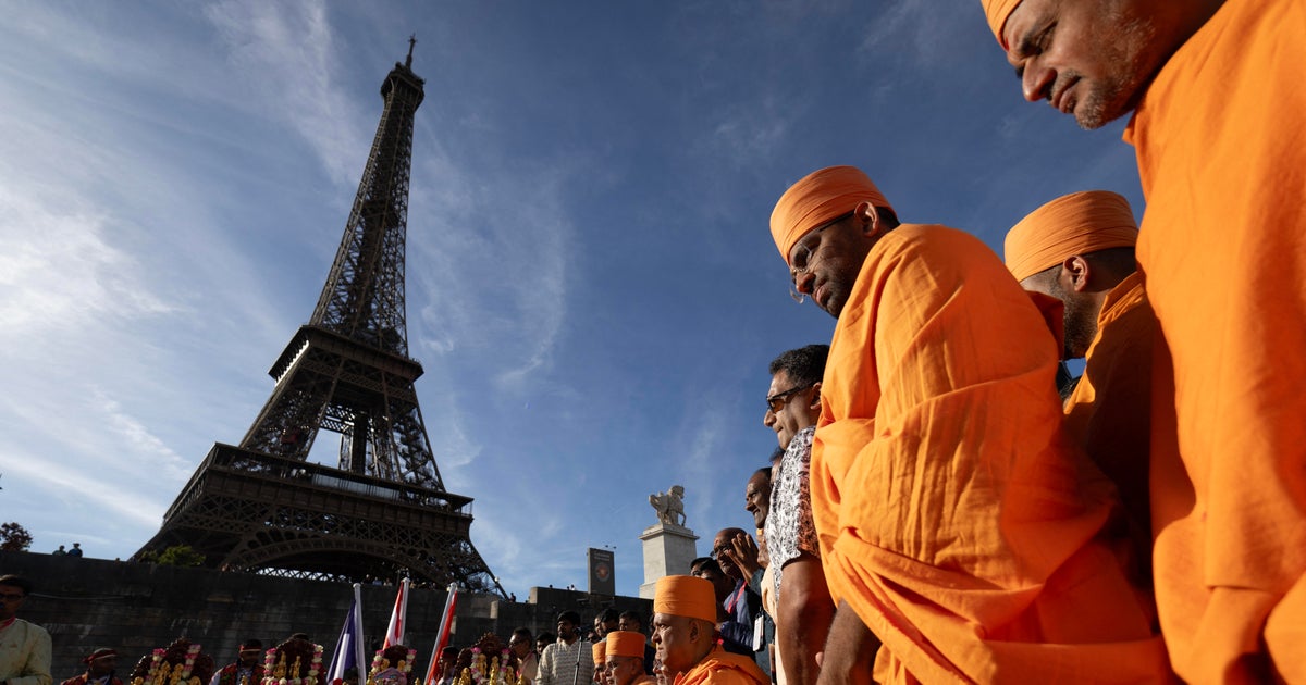 France investigates removal of female Eiffel Tower staff for Hindu group's visit