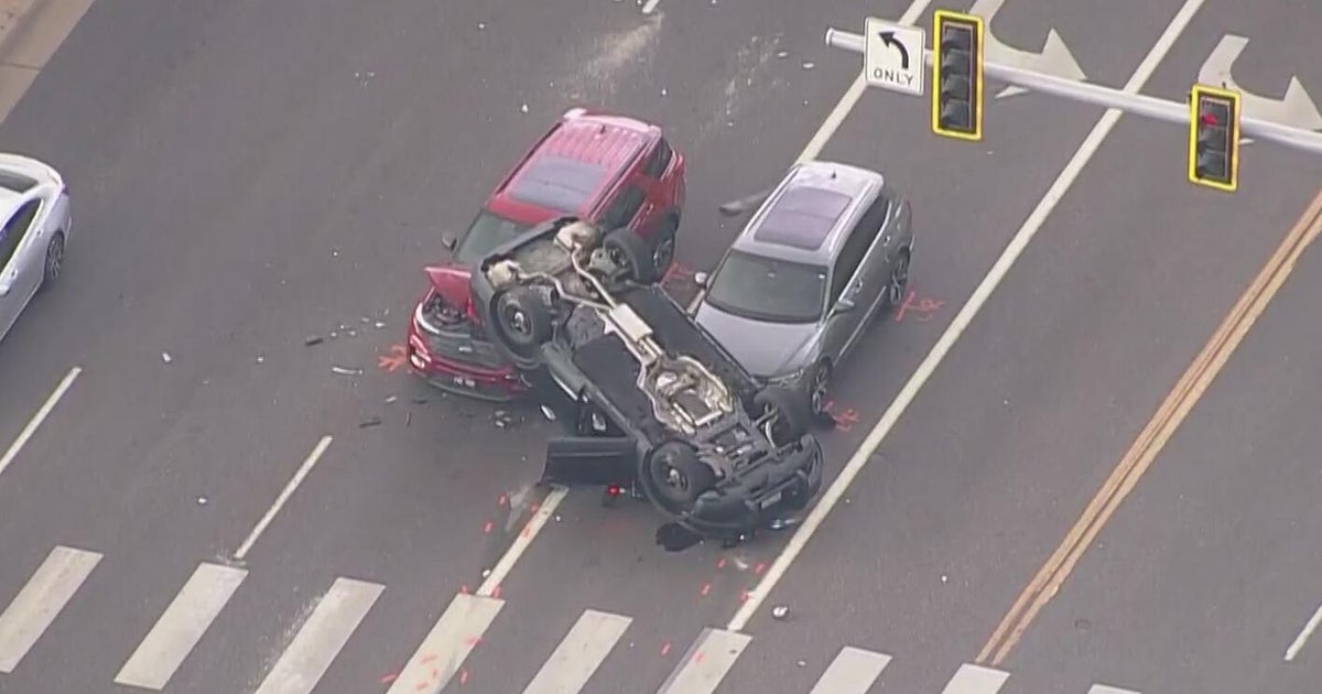 2 Aurora police officers involved in crash near Yale and Peoria