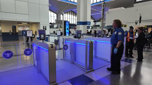 Biometric e-gates at Newark Airport 