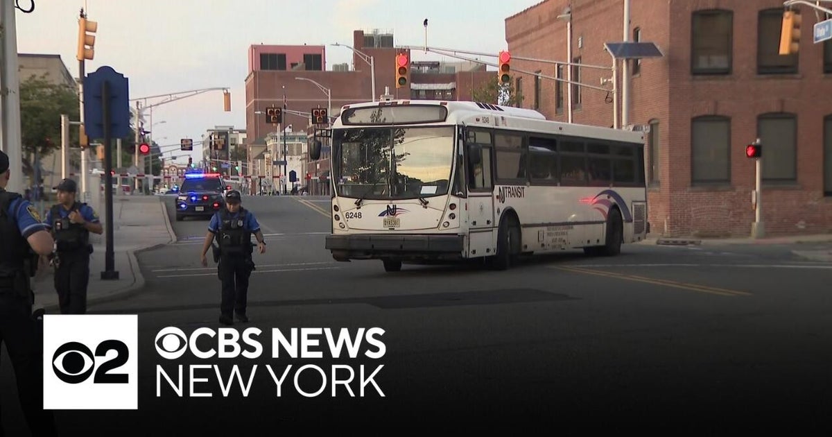 NJ Transit bus driver strikes 2 pedestrians, police say