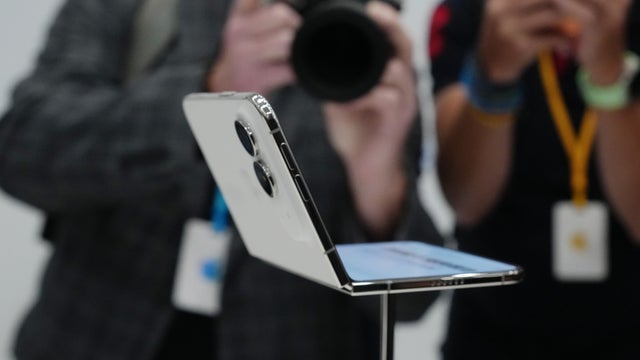 cbsn-fusion-what-to-expect-from-john-ternus-as-apple-ceo-as-tim-cook-steps-down-thumbnail.jpg 