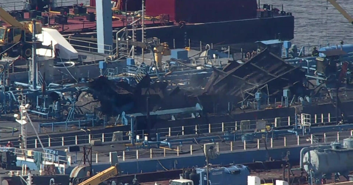 1 dead when barge explodes on Staten Island