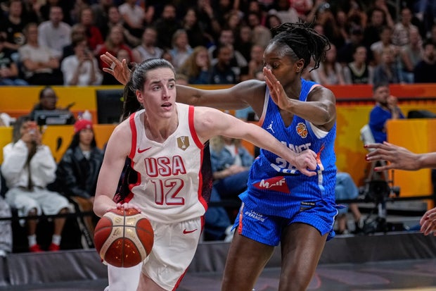 Mamignan Toure,Caitlin Clark 