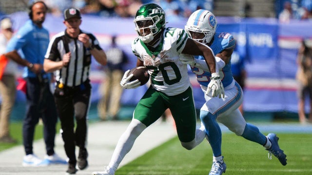 jets-titans-breece-hall-2.jpg 