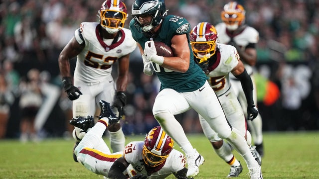 Dallas Goedert runs for a touchdown against the Washington Commanders during a game in South Philly 