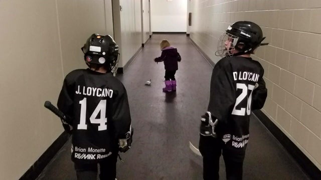 5p-pkg-womn-hockey-mom-wccob9su.jpg 