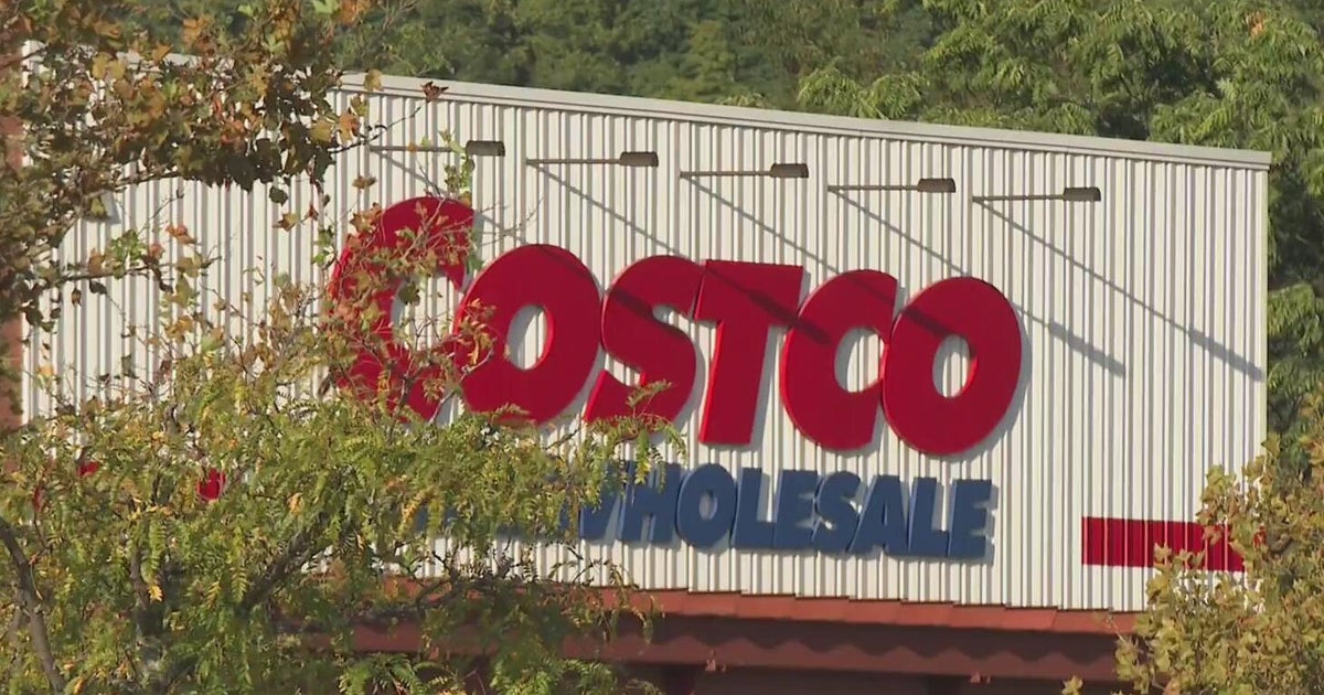 Police seek 2 men accused of stealing $14,000 in Apple products from Costco