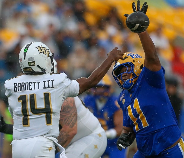 alonza-barnett-iii-pass-with-nick-james.jpg 